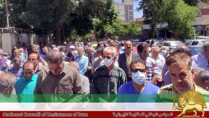 إيران.. احتجاجات المعلمين بالتزامن مع تظاهرات المتقاعدين بشعار الموت لرئيسي