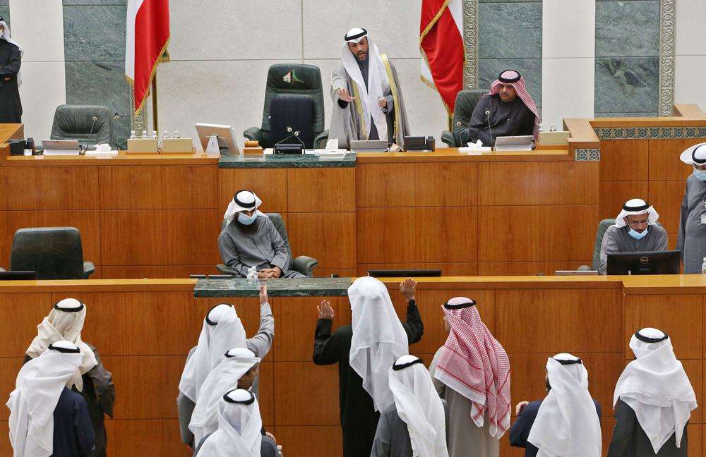 الكويت تدخل حالة من الفراغ السياسي على مستوى مؤسسات الحكم